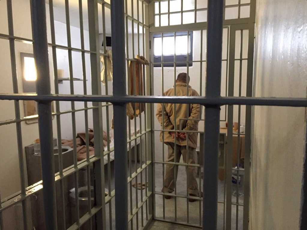 Приснился сон что хотят посадить в тюрьму. посадили во сне в тюрьму? к чему снится тюрьма? сонник разъясняет, чем сулит кошмар наяву
