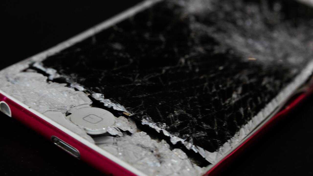 Приснился разбитый экран телефона. к чему снится разбитый мобильный телефон